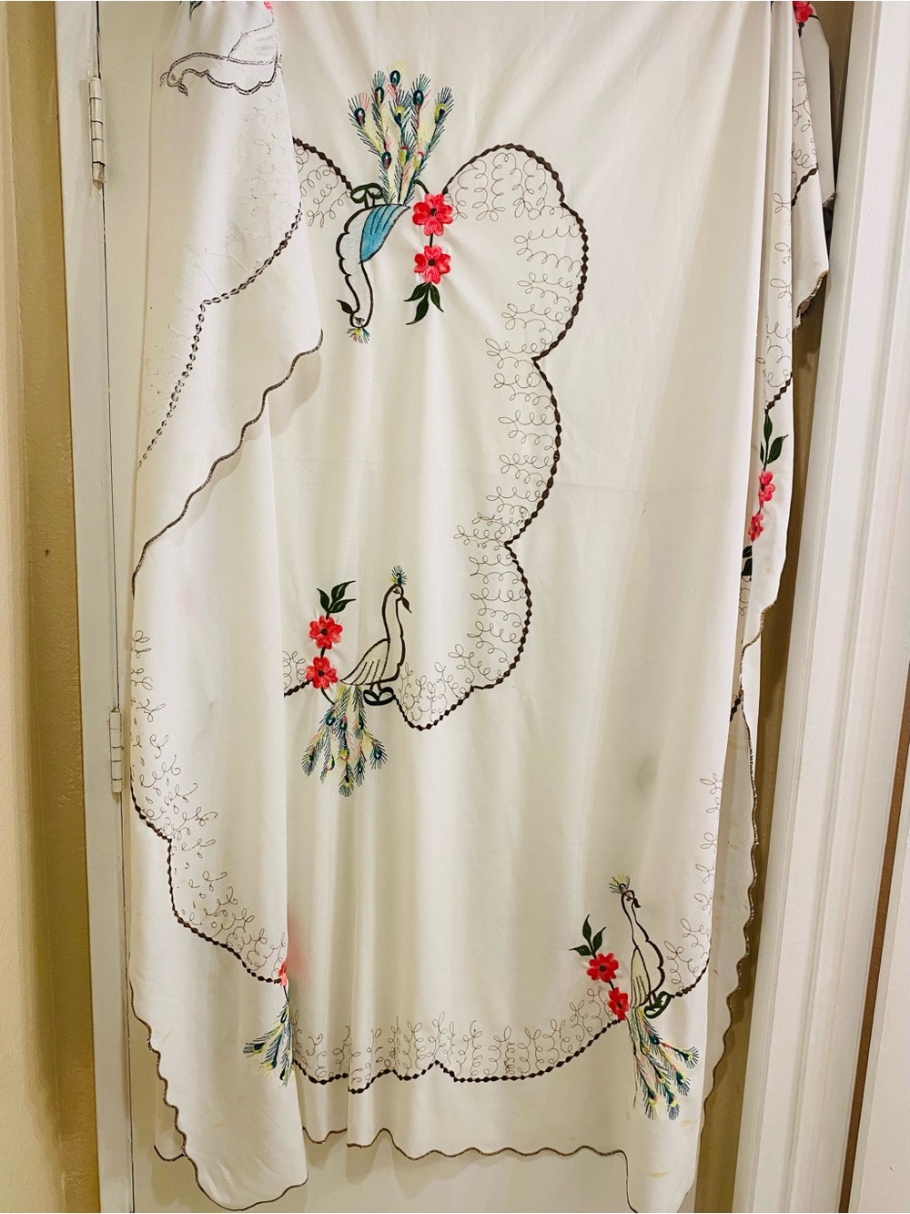 Embroidered White Peacock Scalloped Tablecloth